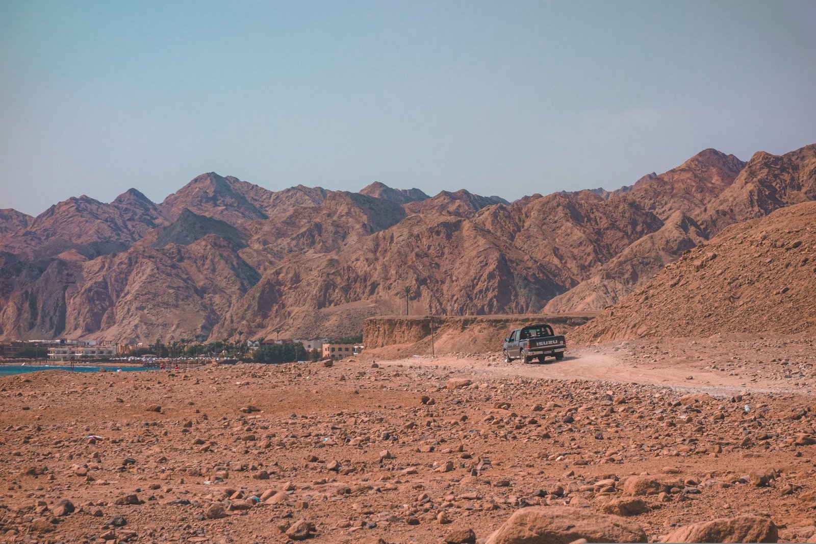 4x4 convoy on the Fossil Rock to Camel Rock Dune Traverse route during a 4WD Authority guided drive