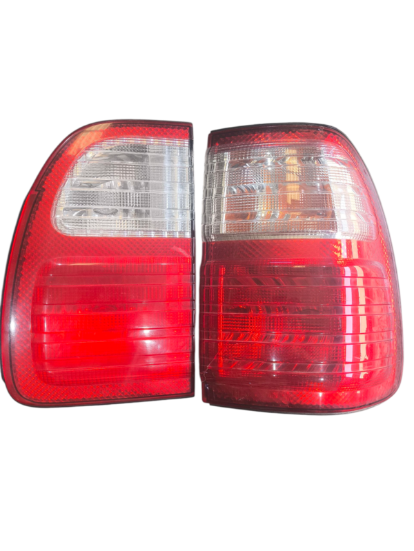Pair of rear tail lights – Lexus LX470 (1998-2002) | 4WD Authority